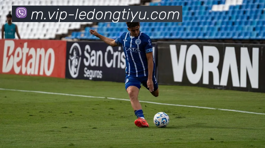 上海海港盛大召开赛季总结会庆祝三连冠荣耀四星闪耀申城